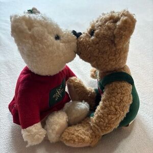 Hallmark Christmas 10” Bears Magnetic Kissing Mistletoe Plush Snowflake‎ Pair